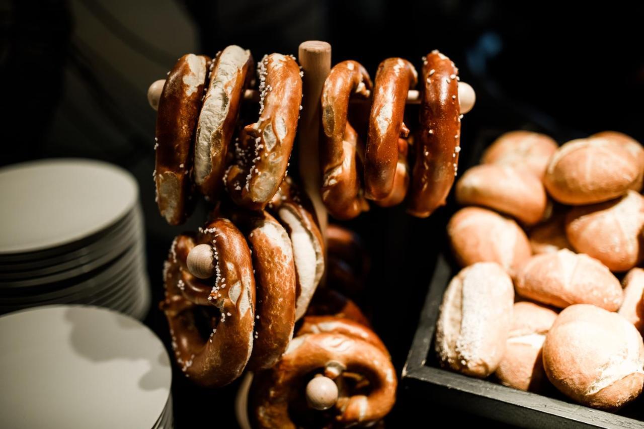 รูมเมอร์ส มิวนิค ออโตกราฟ คอลเลคชั่น Hotel มิวนิก ภายนอก รูปภาพ Pretzels