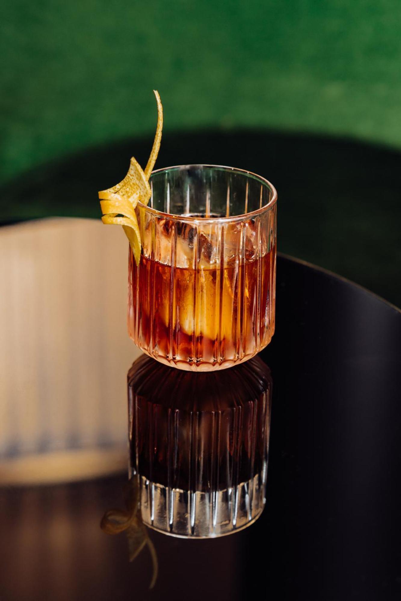 รูมเมอร์ส มิวนิค ออโตกราฟ คอลเลคชั่น Hotel มิวนิก ภายนอก รูปภาพ A Manhattan cocktail