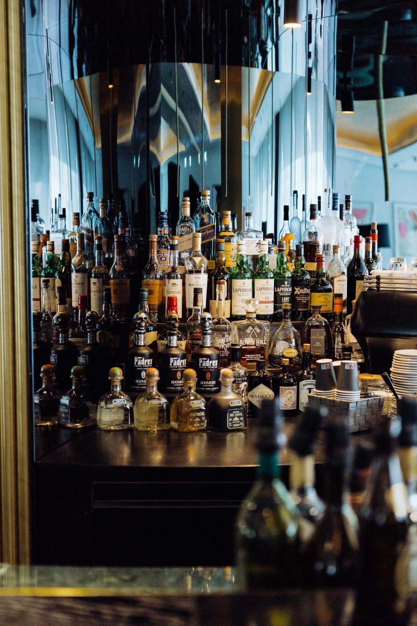 รูมเมอร์ส มิวนิค ออโตกราฟ คอลเลคชั่น Hotel มิวนิก ภายนอก รูปภาพ A selection of liqueurs