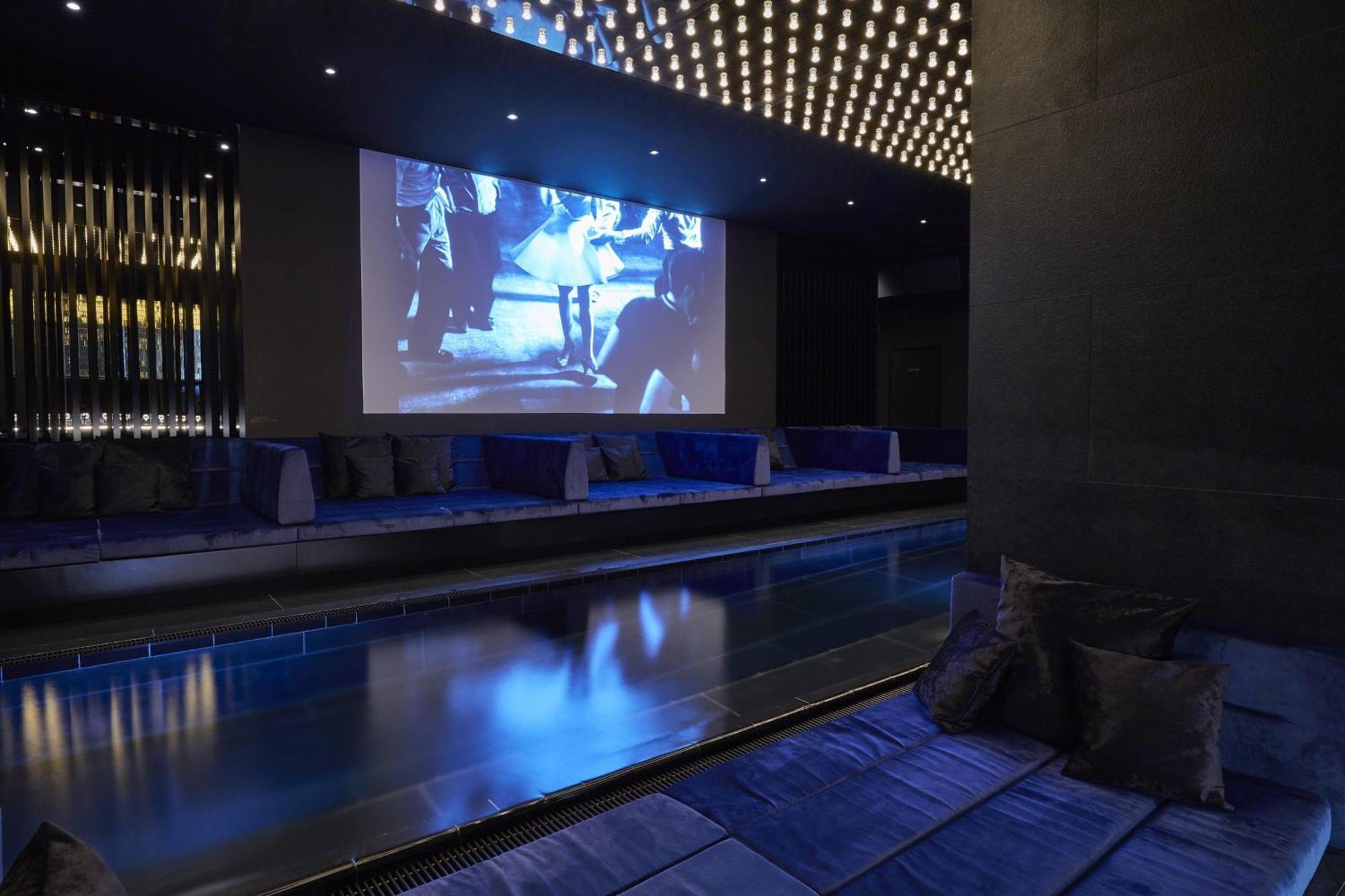 รูมเมอร์ส มิวนิค ออโตกราฟ คอลเลคชั่น Hotel มิวนิก ภายนอก รูปภาพ The interior of the nightclub