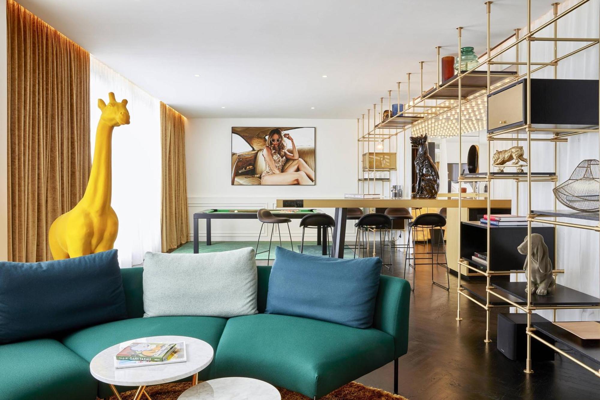 รูมเมอร์ส มิวนิค ออโตกราฟ คอลเลคชั่น Hotel มิวนิก ภายนอก รูปภาพ The interior of a suite at the Standard London