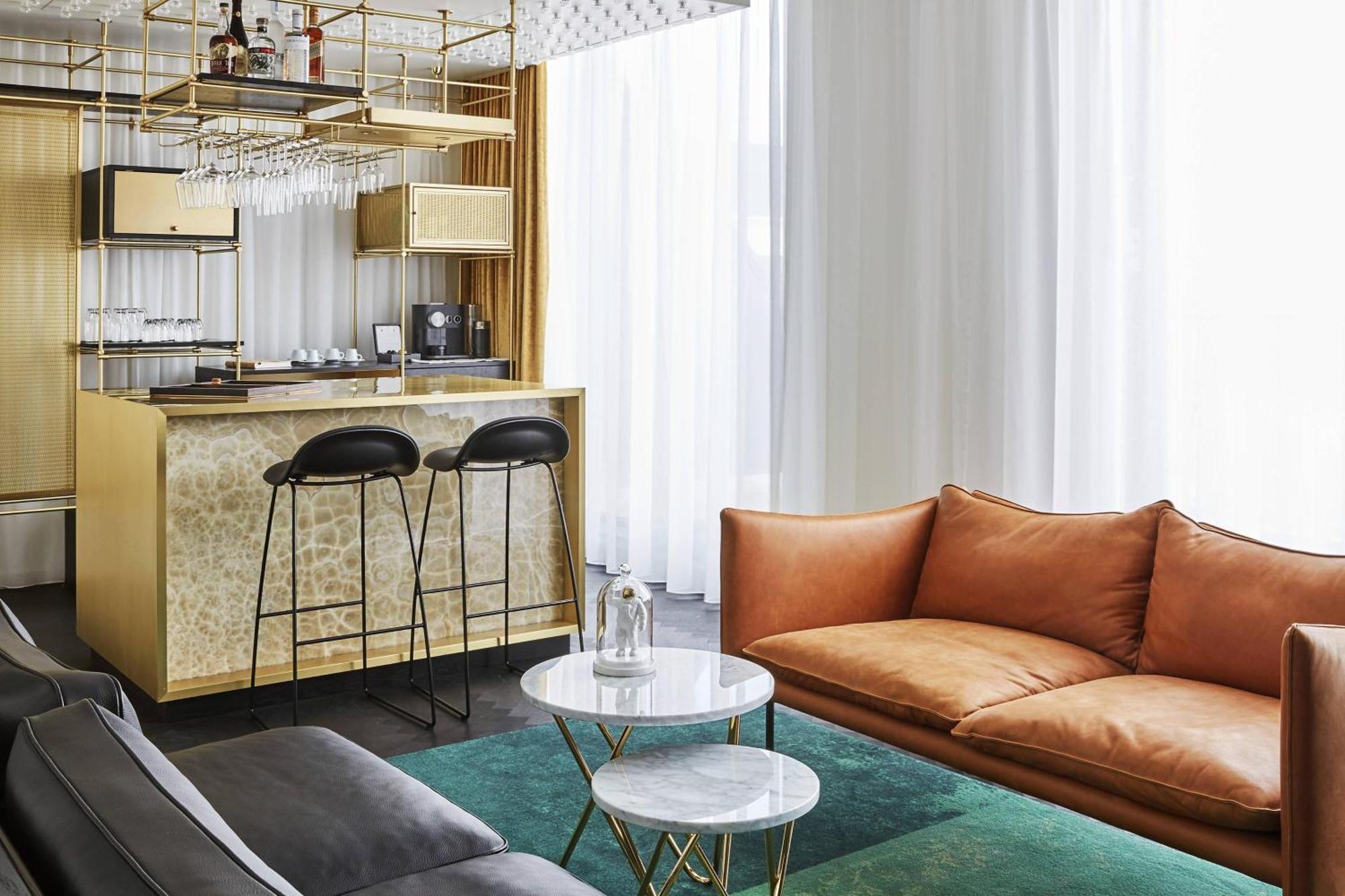 รูมเมอร์ส มิวนิค ออโตกราฟ คอลเลคชั่น Hotel มิวนิก ภายนอก รูปภาพ The living room of a penthouse at The Standard East Village