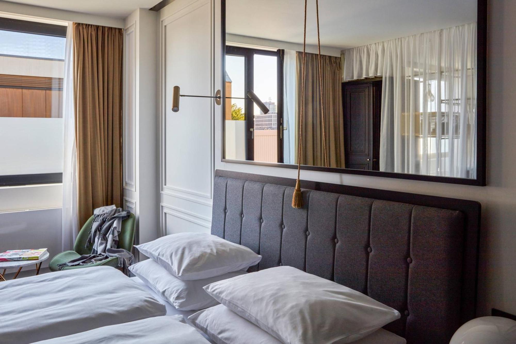 รูมเมอร์ส มิวนิค ออโตกราฟ คอลเลคชั่น Hotel มิวนิก ภายนอก รูปภาพ A room at the Hotel