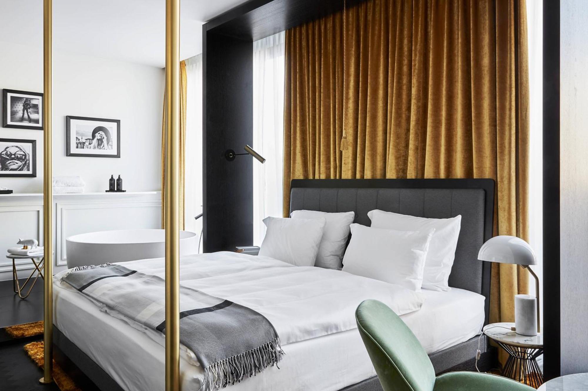 รูมเมอร์ส มิวนิค ออโตกราฟ คอลเลคชั่น Hotel มิวนิก ภายนอก รูปภาพ A room at the Hotel Axelmannstein