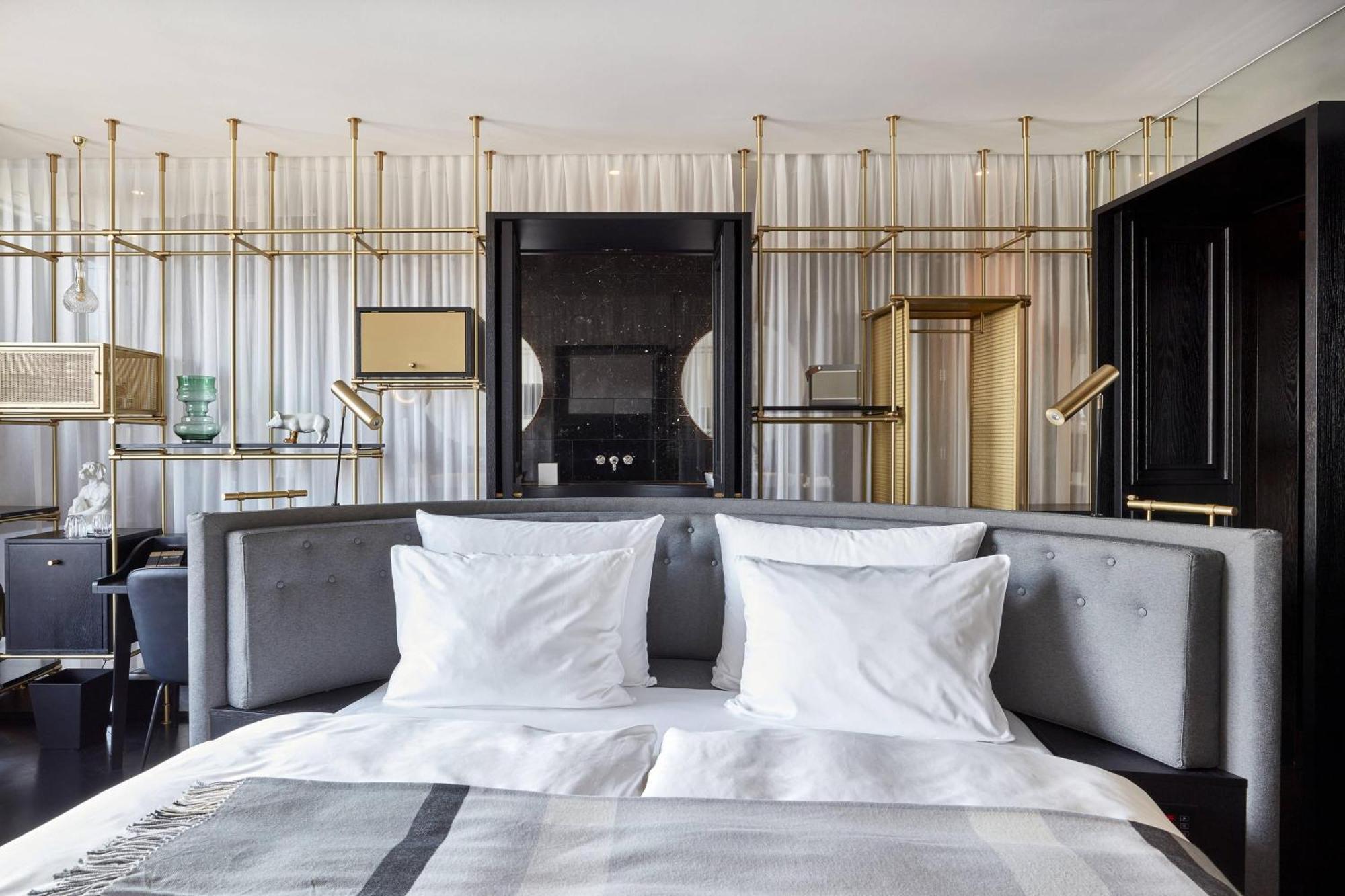 รูมเมอร์ส มิวนิค ออโตกราฟ คอลเลคชั่น Hotel มิวนิก ภายนอก รูปภาพ A bedroom at the Mandarin Oriental