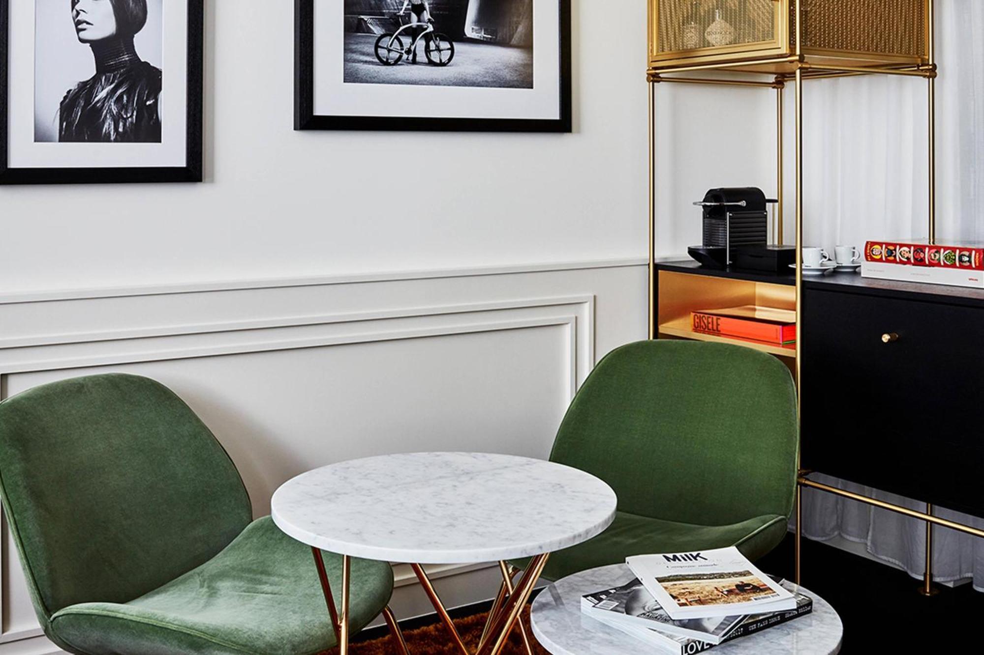 รูมเมอร์ส มิวนิค ออโตกราฟ คอลเลคชั่น Hotel มิวนิก ภายนอก รูปภาพ A Nespresso machine in a hotel room