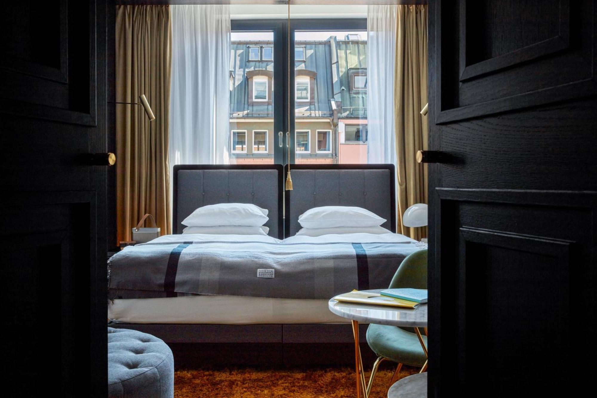 รูมเมอร์ส มิวนิค ออโตกราฟ คอลเลคชั่น Hotel มิวนิก ภายนอก รูปภาพ A room at the hotel